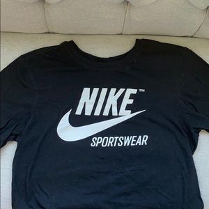 black nike tee